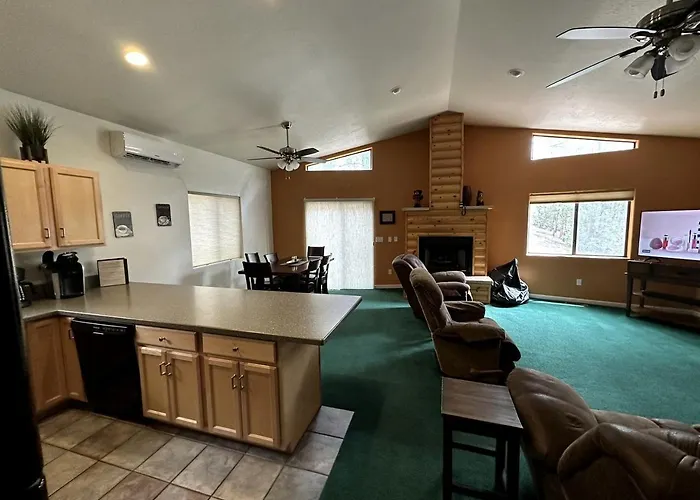 Incredible Log With Gorgeous Sights In Pinetop, Arizona Pinetop-Lakeside